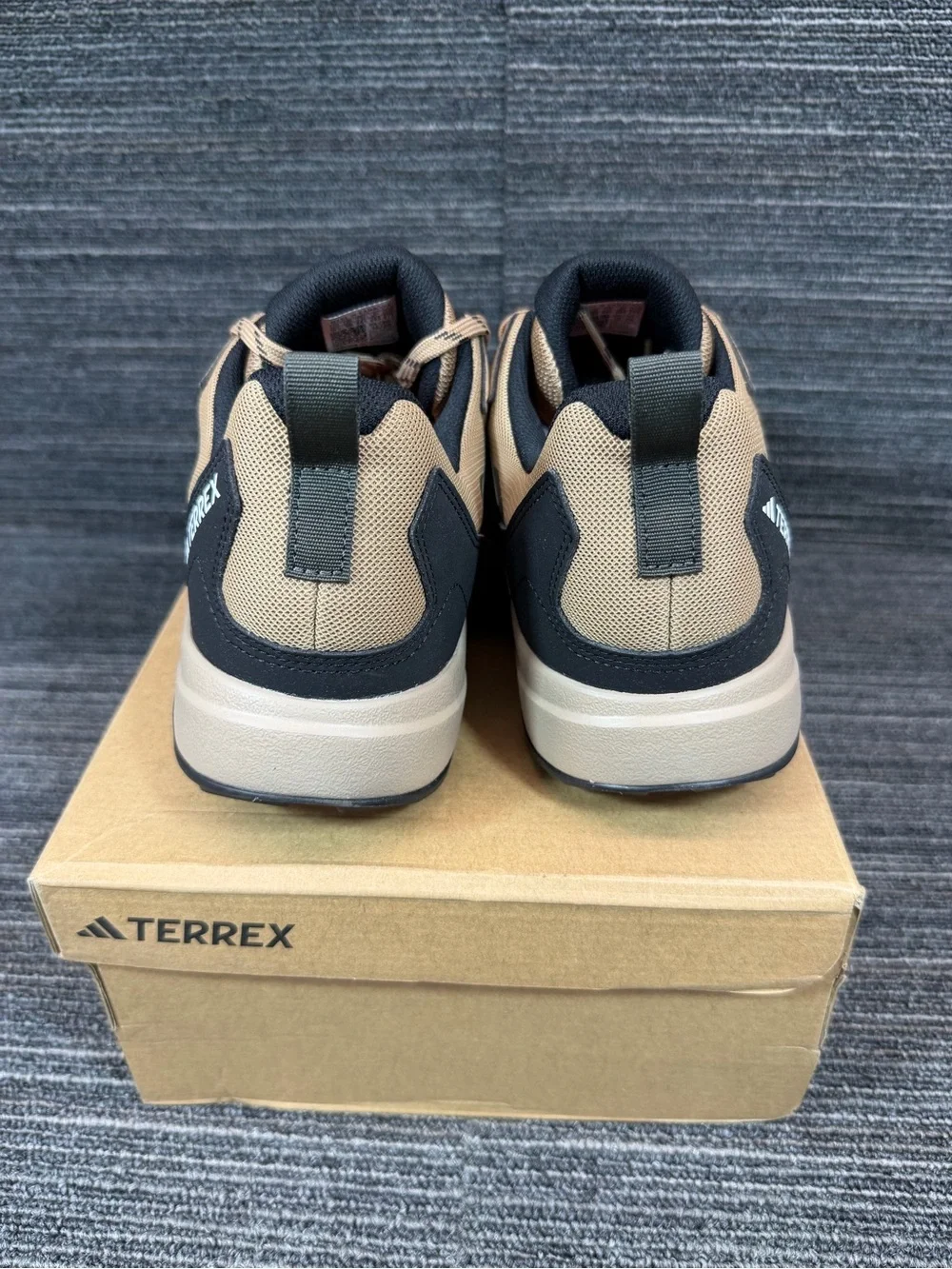 Adidas Terrex Anylander Hiking Cardboard/Blanch Cargo/Shadow Olive Mens 10.5 New